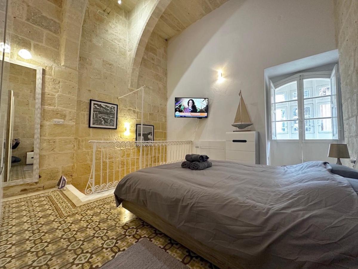 Capital City Apartment Валета Екстериор снимка
