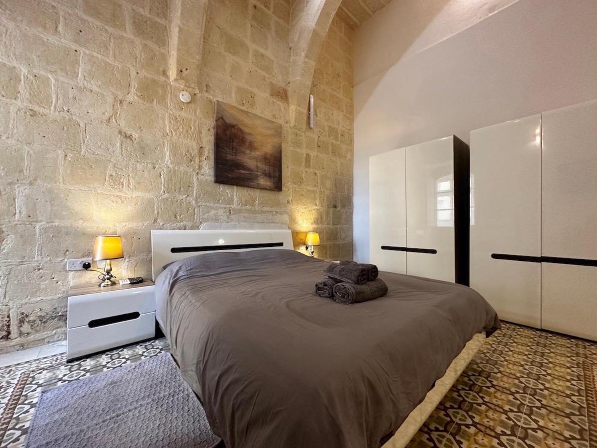 Capital City Apartment Валета Екстериор снимка
